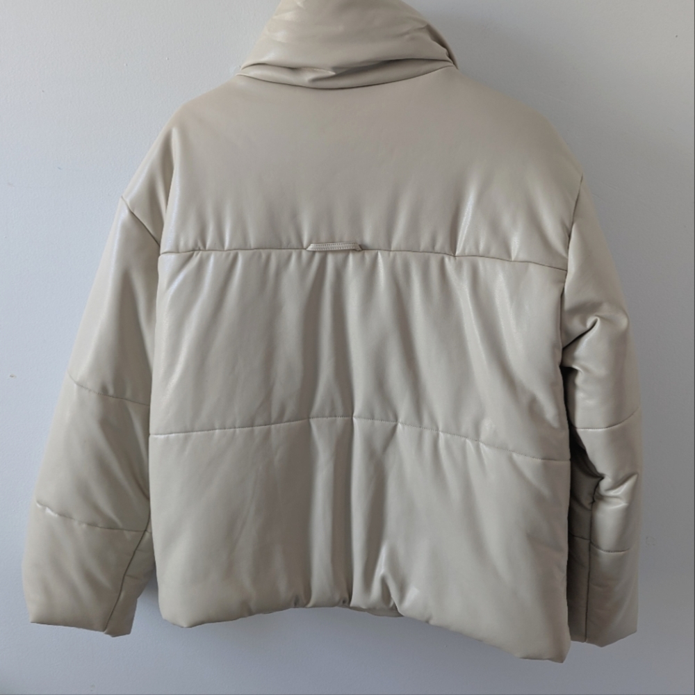 Elegant Beige Puffer Jacket for Women - Picture 11 of 15